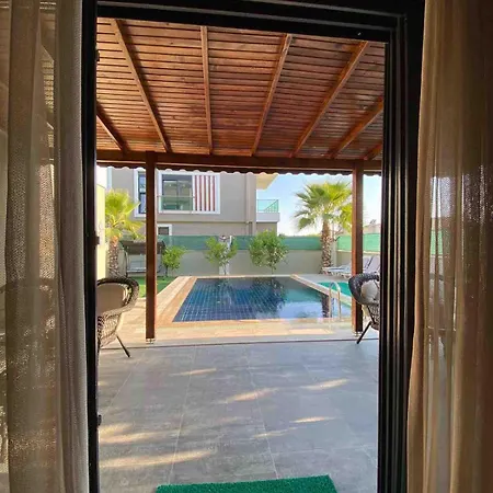 Detached And Luxury In Kadriye 贝莱克